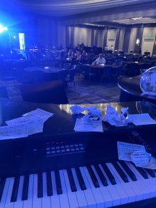 Audience enjoying the dueling pianos at Baltimore Marriott Waterfront