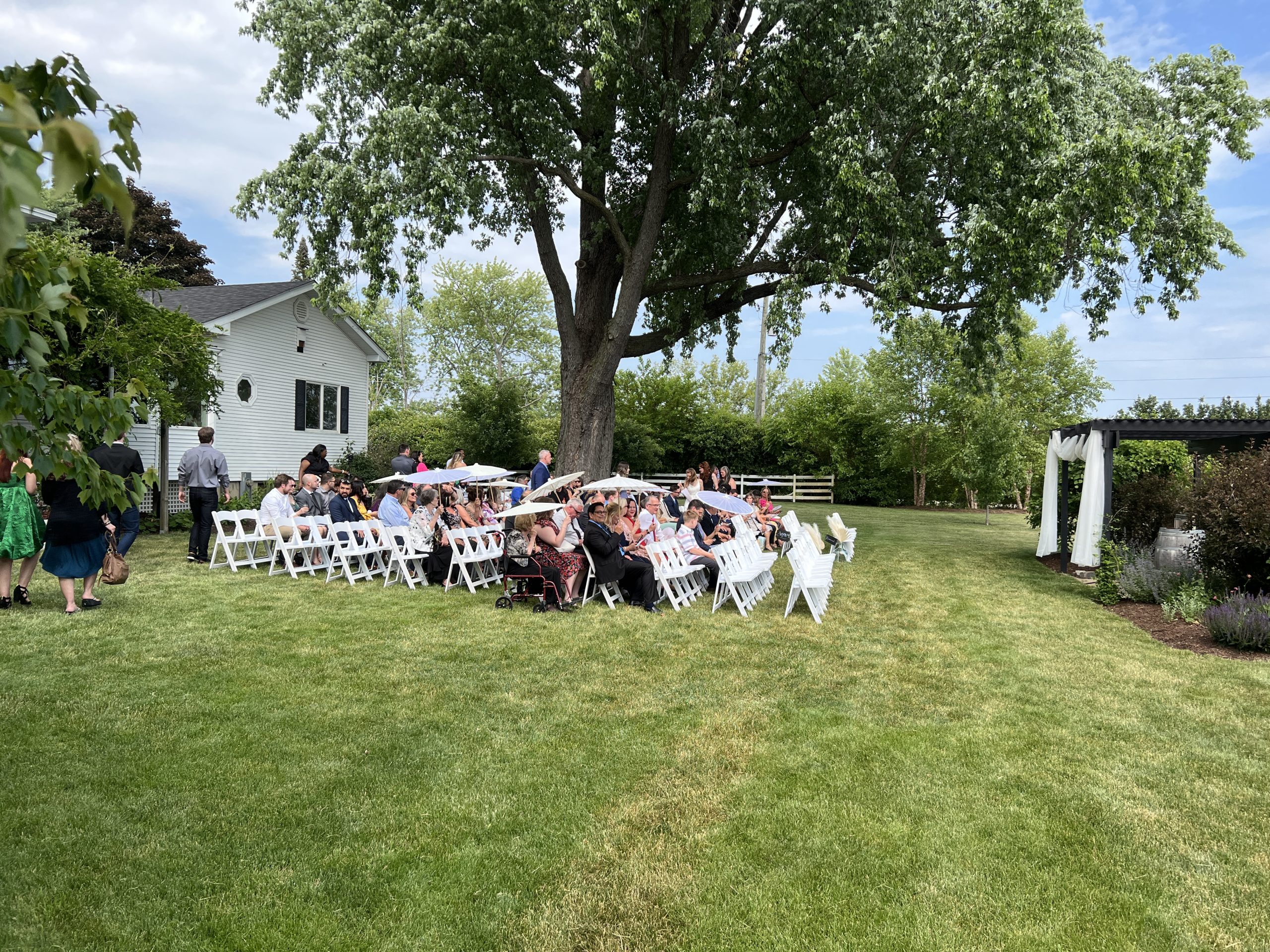 Dueling pianos at an outdoor wedding at Danada House