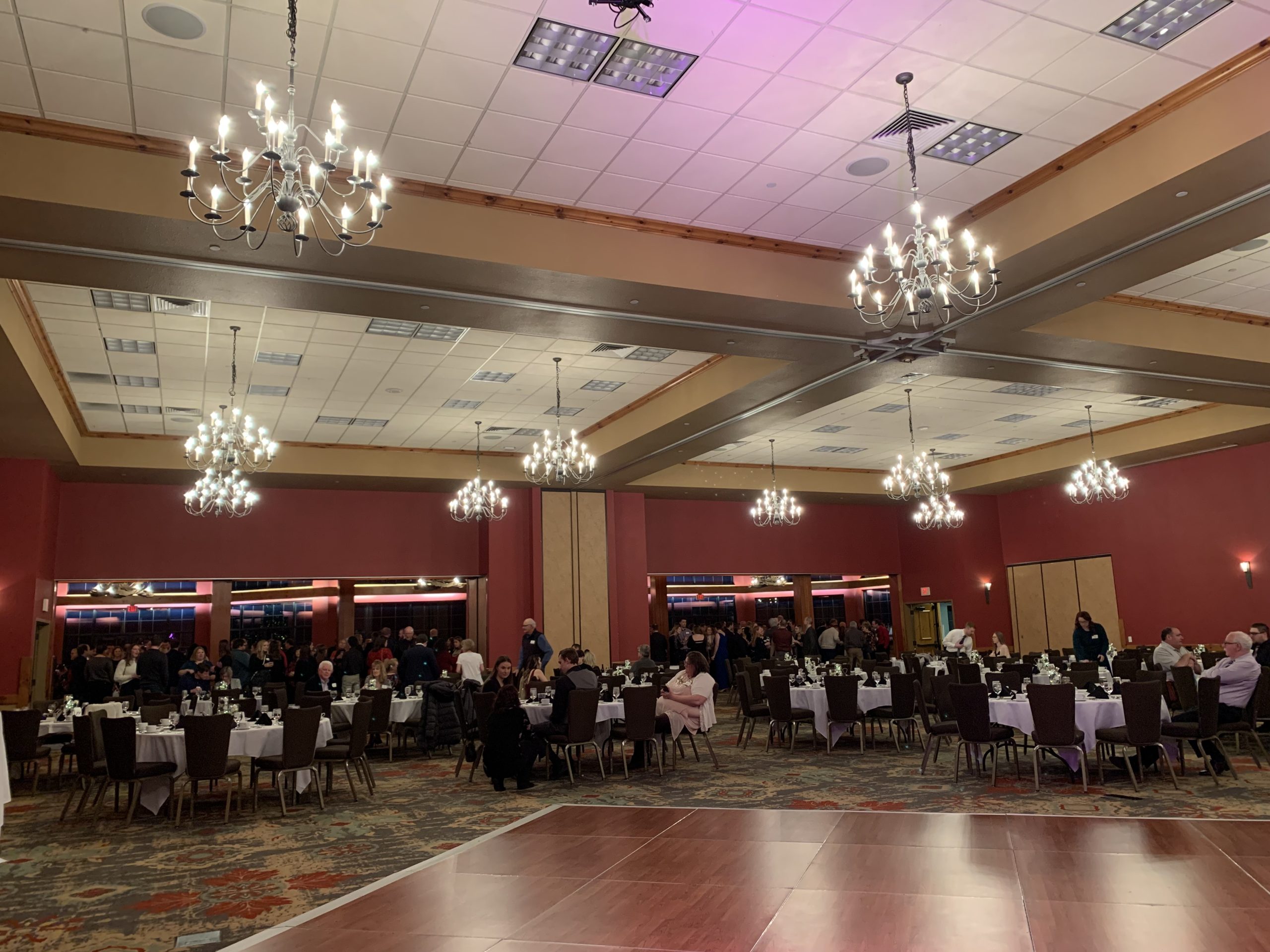 Guests enjoying the dueling pianos event at Glacier Canyon Conference Center