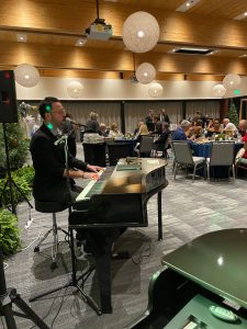 Felix and Fingers performing at Bonnet Springs Park Christmas Party