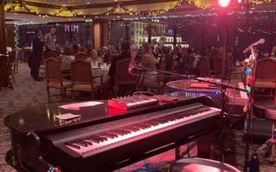 A Dueling Piano Showdown with a View: Felix And Fingers Rock the Headliners Club